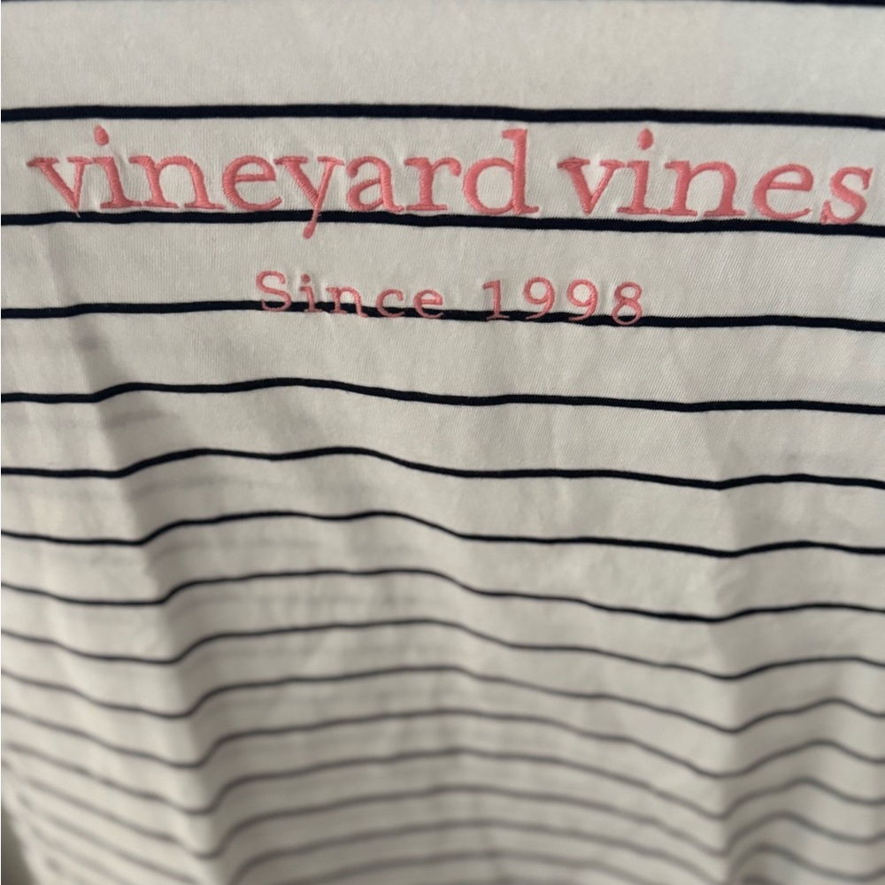 EUC Vineyard Vines Women’s White/Navy Striped Tee w Pink Logo Fun Beach Preppy - Picture 8 of 13